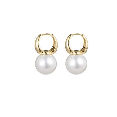 China 2022 Female Niche News Statistical Institute Fresh Style Pearl Earrings Vintage French Light Luxury Design Earrings for sale