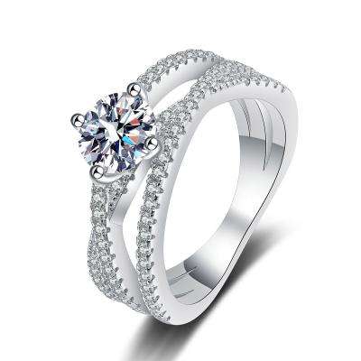 China CLASSIC and American style fashion luxury light 925 sterling silver wedding ring women round cut moissanite ring 1CT for sale