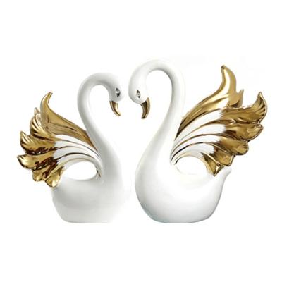 China Minimalist a pair of gift luxury decoration ceramic swans Nordic wedding gold plated creative ceramic ornaments for sale