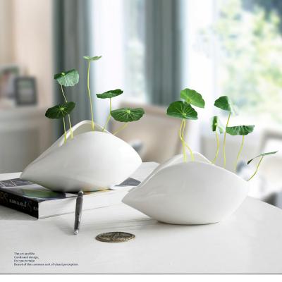 China American white ceramic vase style fashion shell decoration porcelain home office vases minimalist pointed flowered small for sale