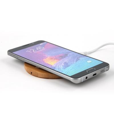 China Cheapest Bamboo Wireless Charger Eco-Friendly Easy Fast Charging Protective Wooden Charging Pad Wooden Wireless Charging Station for sale