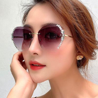 China Eyewear Trade Hot Sale Protective Eyes Metal Frame Shades Variety Crystal Sunglasses en venta