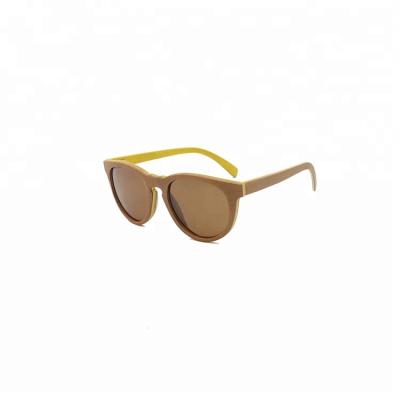 中国 New product unique wooden modern style fashion sunglasses design adult bamboo sunglasses with logo 販売のため