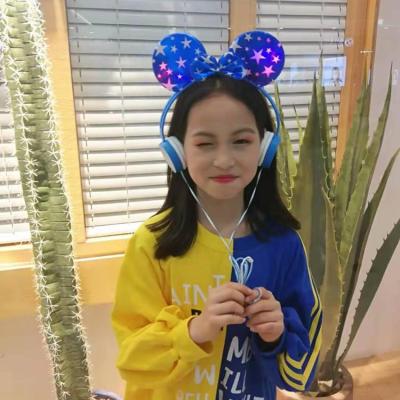 China 2019 New Hot Selling Luminous Headband Christmas Gift Kids LED Earphones Bowknot Headphones for sale