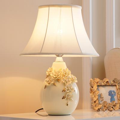 China Bedroom Creative Custom Modern Study Simple Romantic Ceramic Bedside Lamp for sale