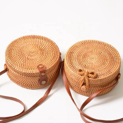 China 100% New Handmade Straw Bag Fashion Handwoven Round Woven Round Rattan Bags Small Rattan Shoulder Bag for sale