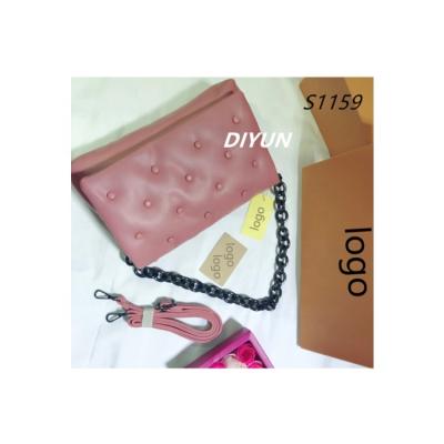 China Fashion Fashion Rivet Handbag Women Phone Chain Straps Shoulder Handbags for sale