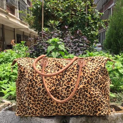 China Hot Selling Fashion Leopard Weekender Bag Monogram Duffle Travel Bag for sale