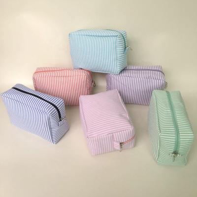 China Wholesale Fashion Most Popular Personalized Travel Cosmetic Bag Beauty Makeup Cotton Seersucker Cosmetic Bag for sale