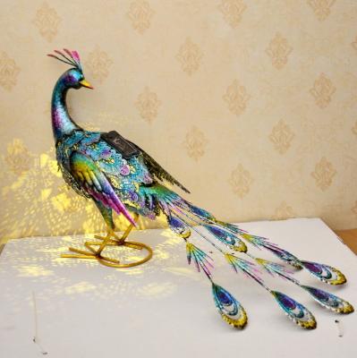 China Contemporary Hot Selling High Quality Outdoor Home Decoration Color Iron Peacock Garden Sculpture for sale