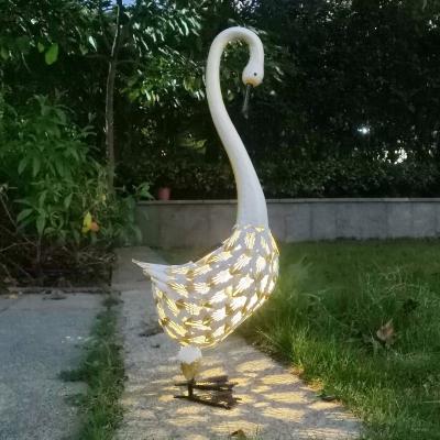 China Contemporary Hot Selling White Metal Swan Outdoor Home Decoration Lawn and Garden Ornaments Sculpture for sale