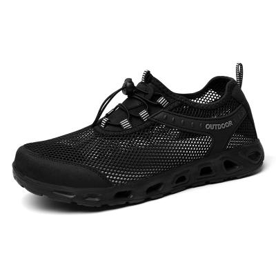 China Outdoor Sports Shoes Men Summer New Lightweight Large Size Breathable Mesh Shoes for sale