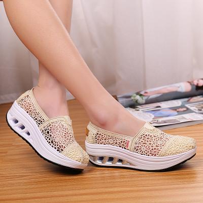 China 2017 Hot Sale Beautiful Light Lace Flip Shoes Without Laces for sale