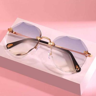 China Fashion Sunglasses Customized New Big Box Personality European and American Unique Customized Stylish Sunglasses Customized for sale