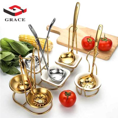 China Restaurant Supplying 5 Start Buffet Stainless Steel Long Handled Soup Spoon Luxury Vertical Gold Soup Spoon Pocket Restaurant Supply for sale