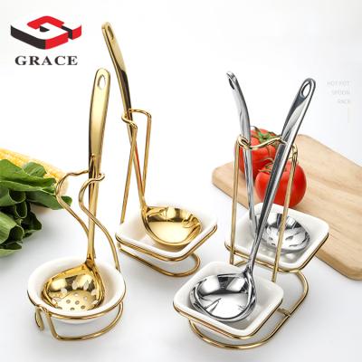 China Hotel restaurant equipment kitchen buffet serving utensil flat supplying beetle soup spoon with handle for sale