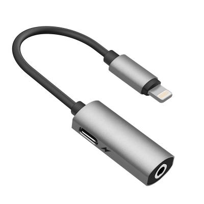 China Aluminum alloy phone 2 in 1 for lightning to AUX adapter. 3.5mm for iPhone 7 8puls X XR Max Dual Adapter Audio Listening for sale