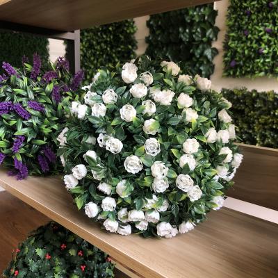 China Minimalist Beauty Realistic Plant with White Flower Artificial Grass Topiary Ball with Faux Foliage Ball for Home Decor for sale