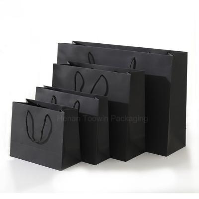 China Product Private Label Black Matte Art Paper Shopping Packaging Bag with Luxury Design en venta