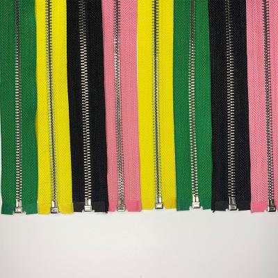 China Custom Garment Accessories #5 Metal Zipper Hoodie Brass Open End Zipper Colorful Auto Lock Clothing Zippers for sale