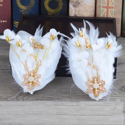 China Wedding Hair Accessories Bridal Hair Clips Fashion Korean Style Gold Plated Butterfly White Feather Wedding Hair Accessories Bridal Hair Clips for sale