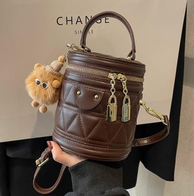 China 2023 New Fashion Handbag Leather Shoulder Water Bucket Bag Fashion Small One Said Stylish Bag Bags For Women Designer Women for sale