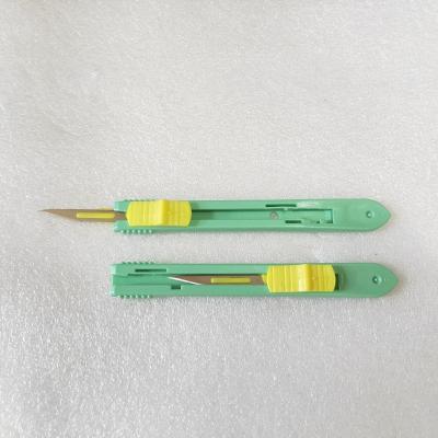 China Plastic Disposable Retractable Scalpel for sale