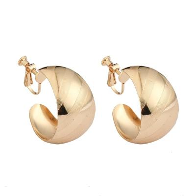 China YULUCH Environmental Friendly Fashion CC Shape Huge Women's Ear Clip Women's Ear Clip Earrings Jewelry for sale