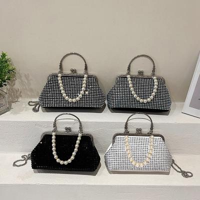 China 2022 Latest Designer Water Resistant Women Ladies Wrist Bag Chain Cross - Body Purse Fashion Wrist Bag With Diamond Pearls for sale