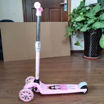 China 2020 New Child Fashion 3 Wheels Multifunctional Children Scooter for sale