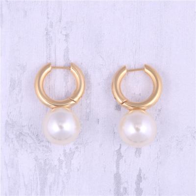 China Elegant large pearl earring women fashionable high quality thick circle earrings pearl chic jewelry ladies pearl charm circle earrings for sale