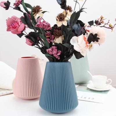 China Modern Vase Plastic For Flower Decor Rustic Home Modern Floral Vase Decorative Centerpiece For Living Room for sale