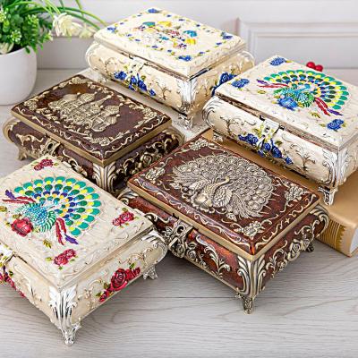 China Small Classic Elegant Metal Jewelry Box Vintage Vintage Trinket Storage Organizer Chest Ring Case for Women Girls, Tin Color for sale