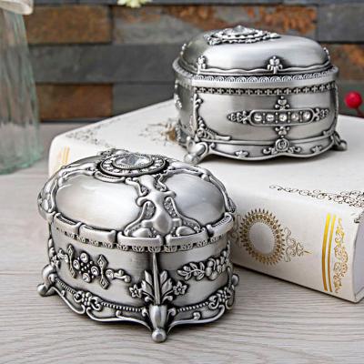 China Small Classic Elegant Metal Jewelry Box Vintage Vintage Trinket Storage Organizer Chest Ring Case for Women Girls, Tin Color for sale