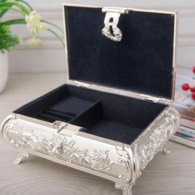 China Small Classic Elegant Metal Jewelry Box Vintage Vintage Trinket Storage Organizer Chest Ring Case for Women Girls, Tin Color for sale