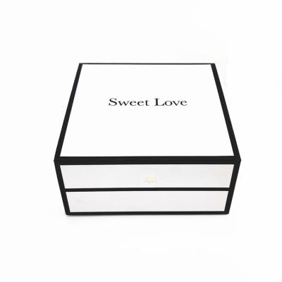 China Karton Verpackung Love Magnetic Paper Rigid Gift Recyclable Hard Packaging White Cardboard Boxes With Lid for sale