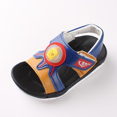 China Anti-Smell Fashion Leisure Beach Shoes Classic Fashion Kids Anti-skidding Instant Light Shoes For Boys for sale