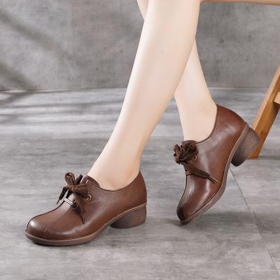 China Women Shoes Anti-Slippery Retro Genuine Leather Handmade Casual Shoes Adjust Med Heel Pumps Anti-Slip Cowhide Real Leather Ladies Shoes A31 for sale