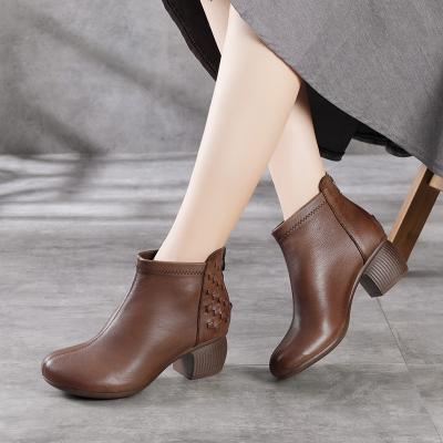 China Winter Genuine Cow Leather Anti-Slippery Retro Handmade Shoes Woman Women Boots Real Leather Boots Square Heel Ladies Ankle Boots 8906 for sale