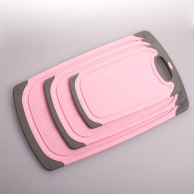 China Durable plastic material and square shape non slip cutting board for sale