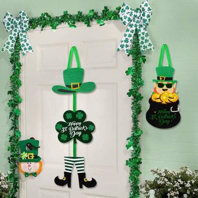 China St Patrick's Day Decorations Hanging 2pcs Welcome Sign Cardboard Shamrock Glitter Door Hanger for sale