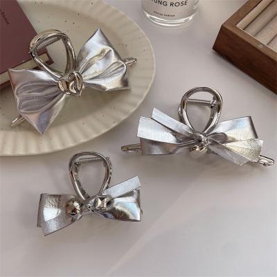 China Fashion Gold Love Bow Claw Hair Clip Shark Silver Niche Advanced Design Stylish Decorative Headwear For Women for sale