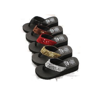 China Fashion Trend 2021 New Summer New Flip Flops Beach Shoes Outdoor Slippers Unique Thick Sequined Wedge Home Slippers For Women for sale