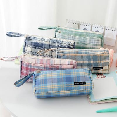 China Casual Zipper Closure Pattern 300D Polyester Plaid Pocket Design Pencil Case Handle Pencil Bags Side Style for sale