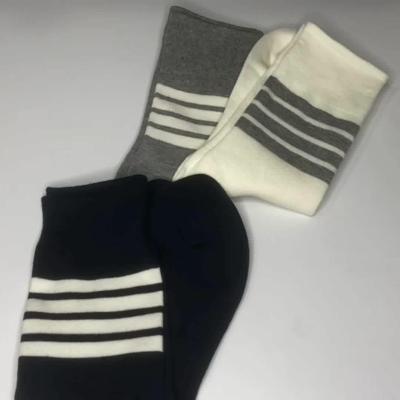 China Factory Supply Fashion Ladies Sweated Soft Breathable Striped Cotton Crew Sports Athletic Socks for sale