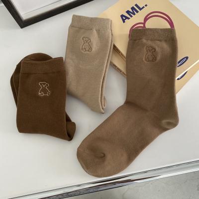 China Campus socks fashion lovely bear embroidery pattern women's school style caramel mid tube socks for sale