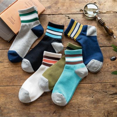 China QUICK DRY Custom Design Colorful Street Style Color Sporty Striped Quilted Socks For Men for sale