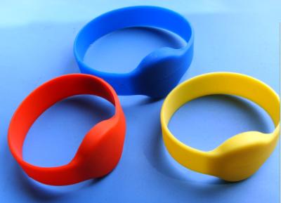 China Silicon Waferproof RFID Wristbands embed 125K EM4200 EM4305 T5577 chips for sale