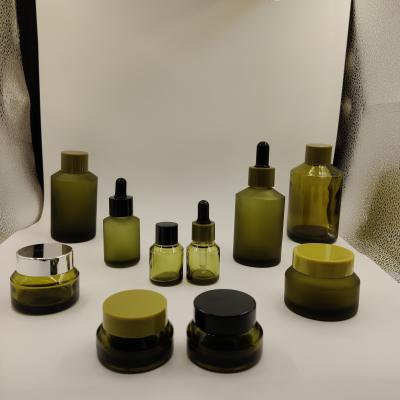 China Factory direct sale luxury oil lid and decoration low shoulder slanted serum bottle set for sale