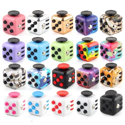 China Hot sale palm operation worry decompression attention fidgety person game square cut out toys children adult decompression toys for sale